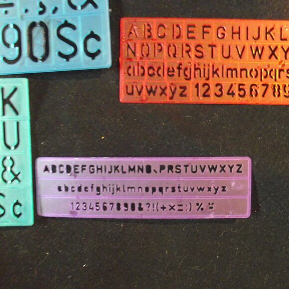 LARGE LOT OF STENCILS - Picture 4 of 15